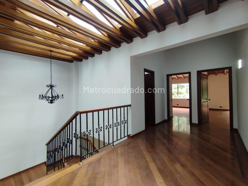 Casa Exclusiva de 4 Alcobas en La Calera - 9