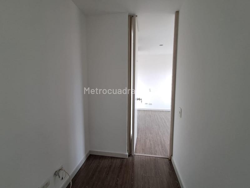 Spectacular 3BR Apartment with Panoramic Views in Suramérica - 9