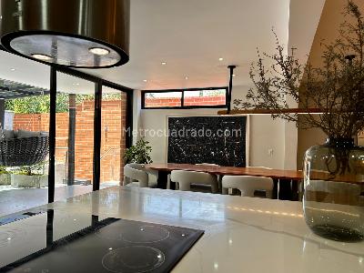 Casa de 3 alcobas en arriendo en Altos Del Poblado Cola Del Zorro, Medellín, 400 m² · foto 3 de 20