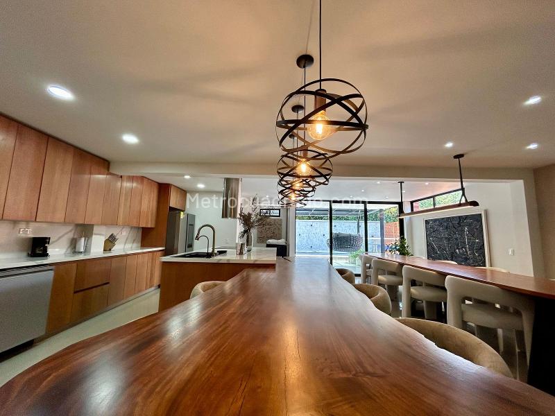 Exclusive 3BR House with Pool in Altos Del Poblado - 8