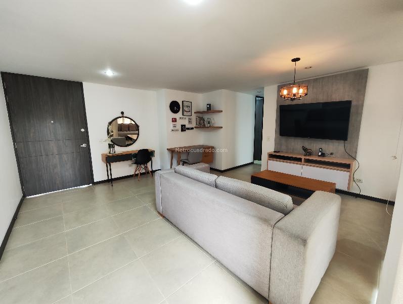 Apartamento Amplio de 2 Alcobas con Estudio en Conquistadores