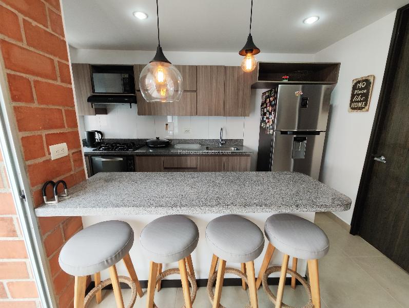 Spacious 2BR Apartment with Study in Conquistadores - 4