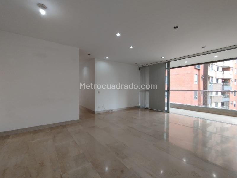 Apartamento Estiloso de 3 Alcobas en Lalinde