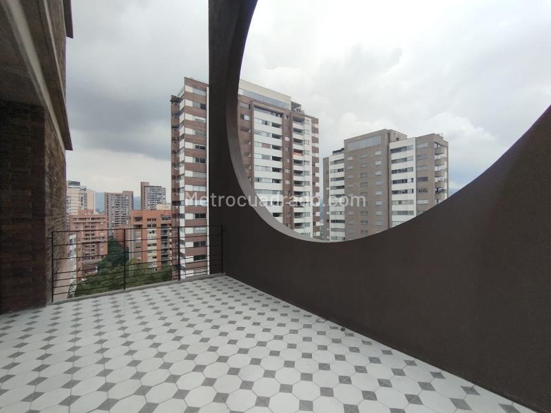 Apartamento Moderno de 1 Alcoba con Terraza en Castropol - 3