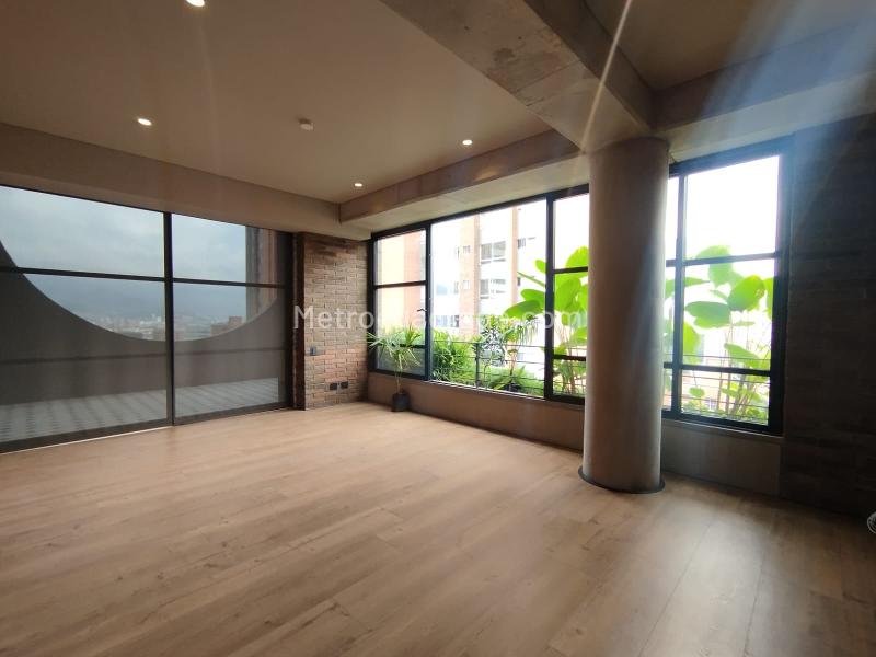 Apartamento Moderno de 1 Alcoba con Terraza en Castropol - 7