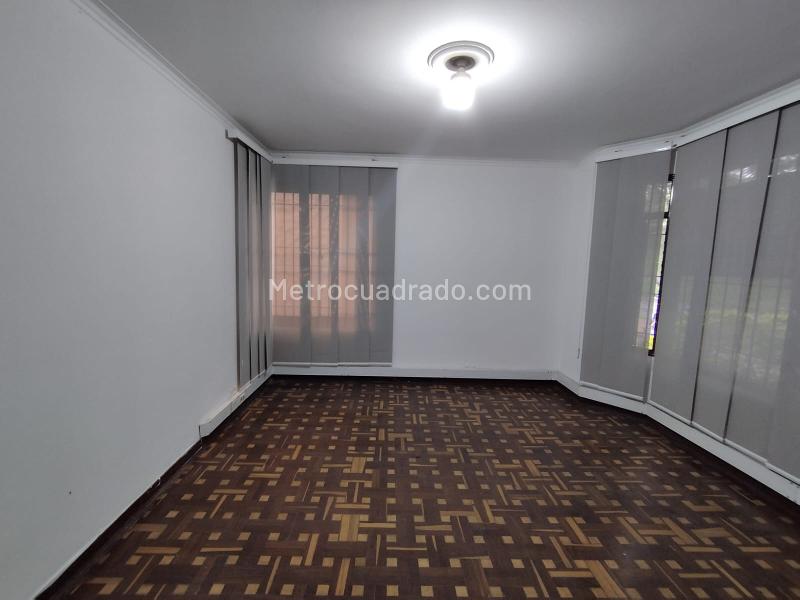 Casa Comercial en Alquiler en Aguacatala, Medellín - 2