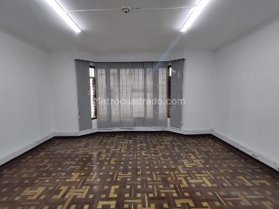Casa en arriendo en La Aguacatala, Medellín, 440 m² · foto 3 de 20