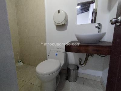 Casa en arriendo en La Aguacatala, Medellín, 440 m² · foto 13 de 20