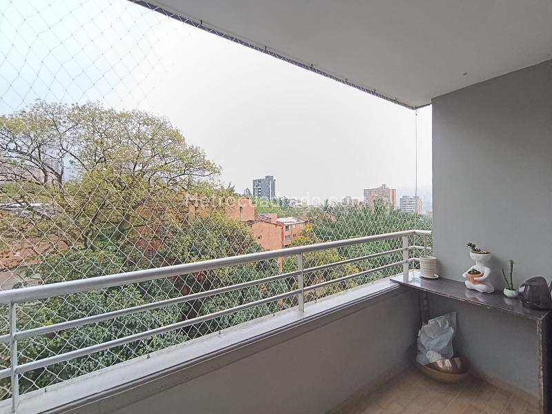 Elegant 3BR Apartment in El Tesoro - 2