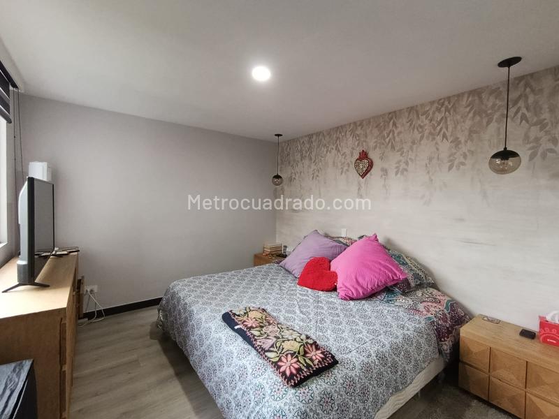 Elegant 3BR Apartment in El Tesoro - 9