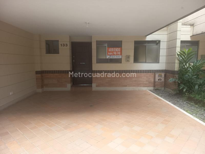 3BR House in Loma Benedictinos (154 m²)