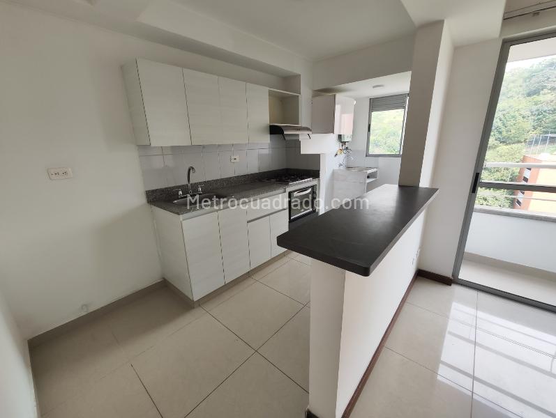 Nature-Inspired 2BR Apartment in Calasanz Parte Alta