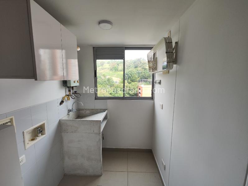 Nature-Inspired 2BR Apartment in Calasanz Parte Alta - 3