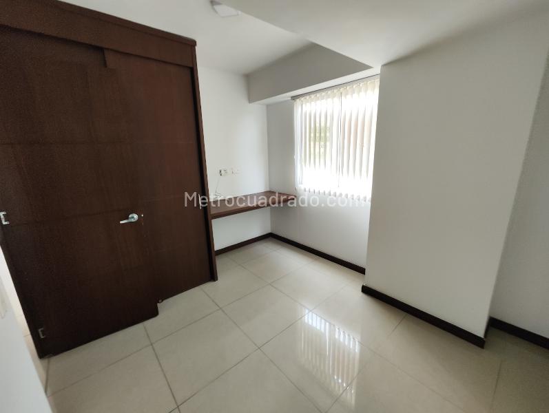 Nature-Inspired 2BR Apartment in Calasanz Parte Alta - 8