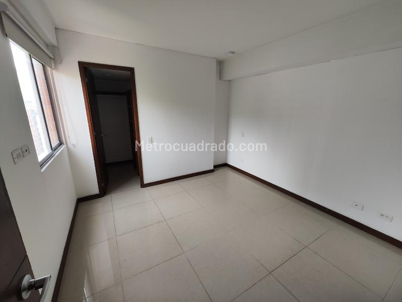 Nature-Inspired 2BR Apartment in Calasanz Parte Alta - 9