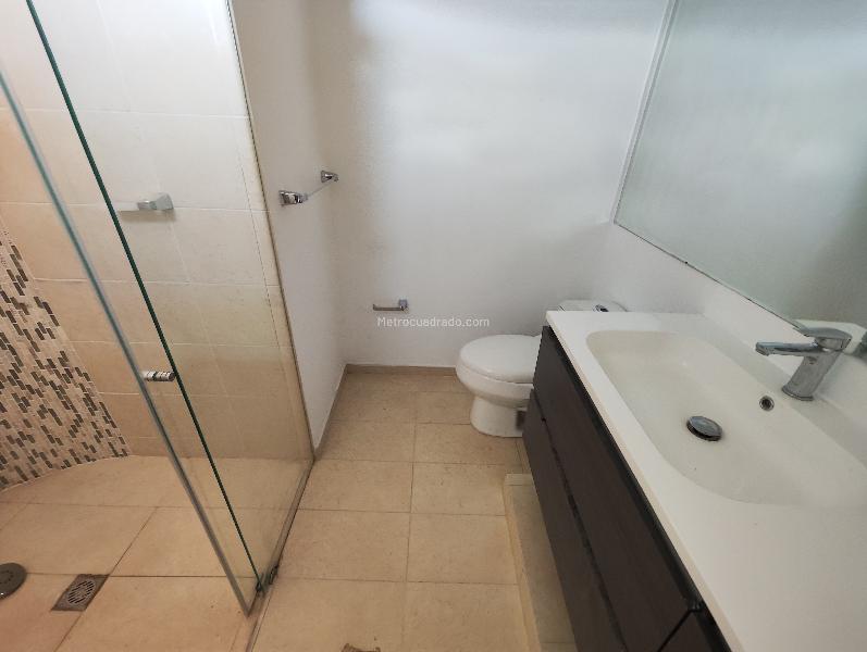 Spacious 3BR Apartment with Pool in Laureles - 4