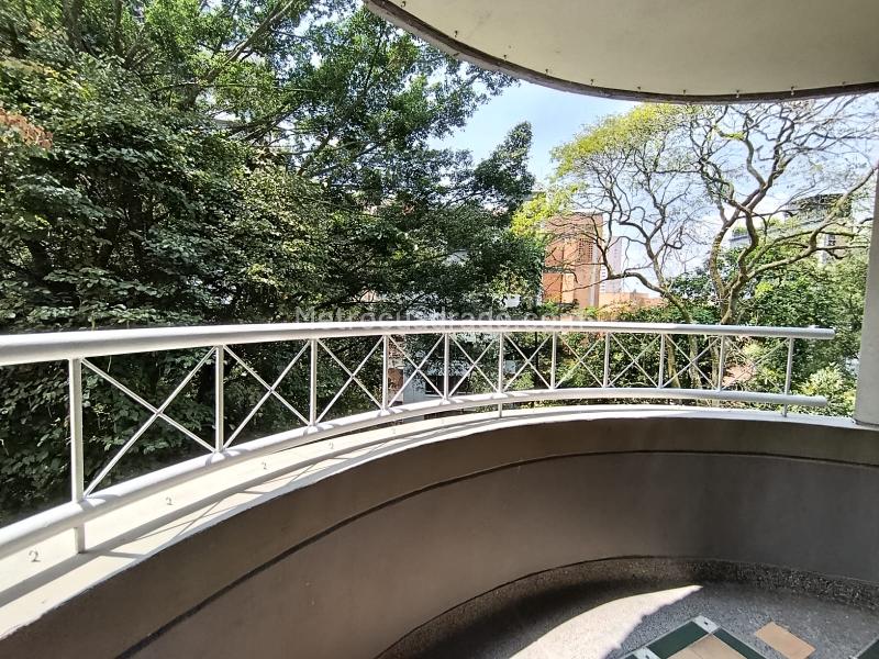 3BR Apartment in El Tesoro with Amenities - 2