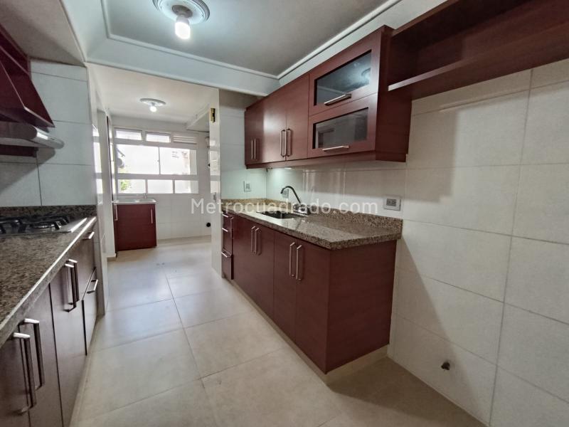 3BR Apartment in El Tesoro with Amenities - 4