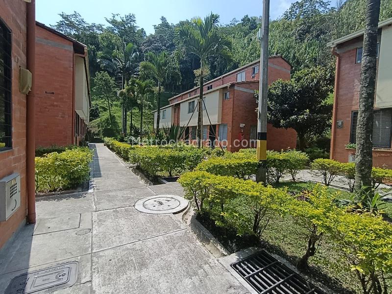 Casa Tranquila de 3 Alcobas en La Loma de Los Bernal