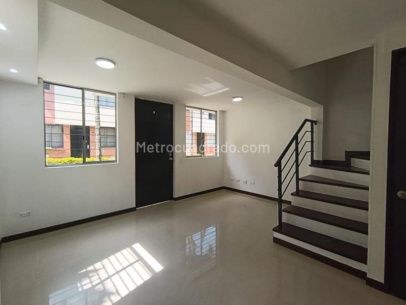 Casa Tranquila de 3 Alcobas en La Loma de Los Bernal - 4