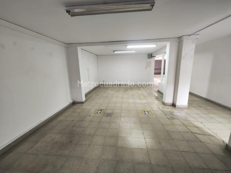 Casa Comercial de 5 Alcobas en Prado Centro, Medellín