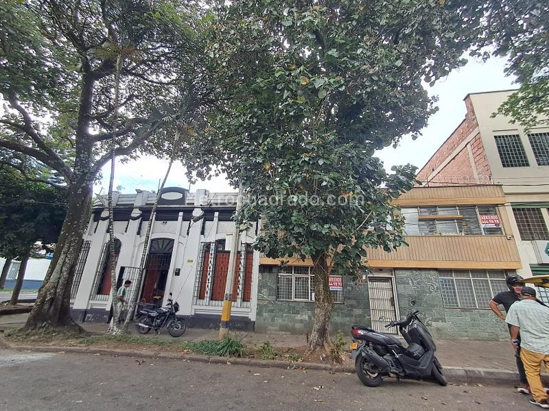 Casa Comercial de 5 Alcobas en Prado Centro, Medellín - 2