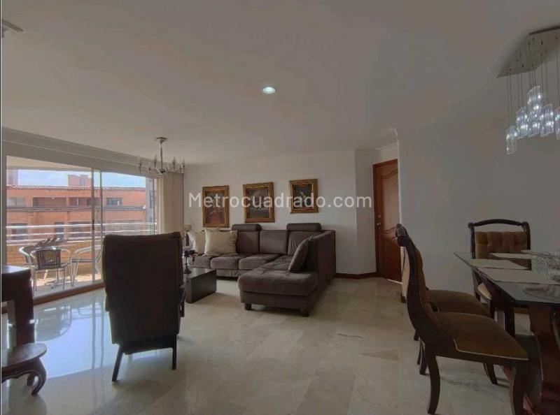 Spacious 3BR Apartment with Service Room in Laureles - 5