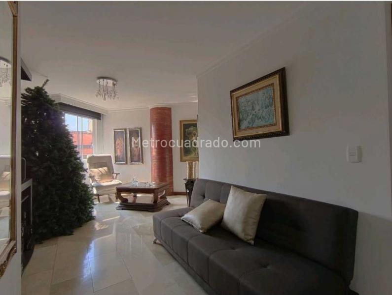 Spacious 3BR Apartment with Service Room in Laureles - 6