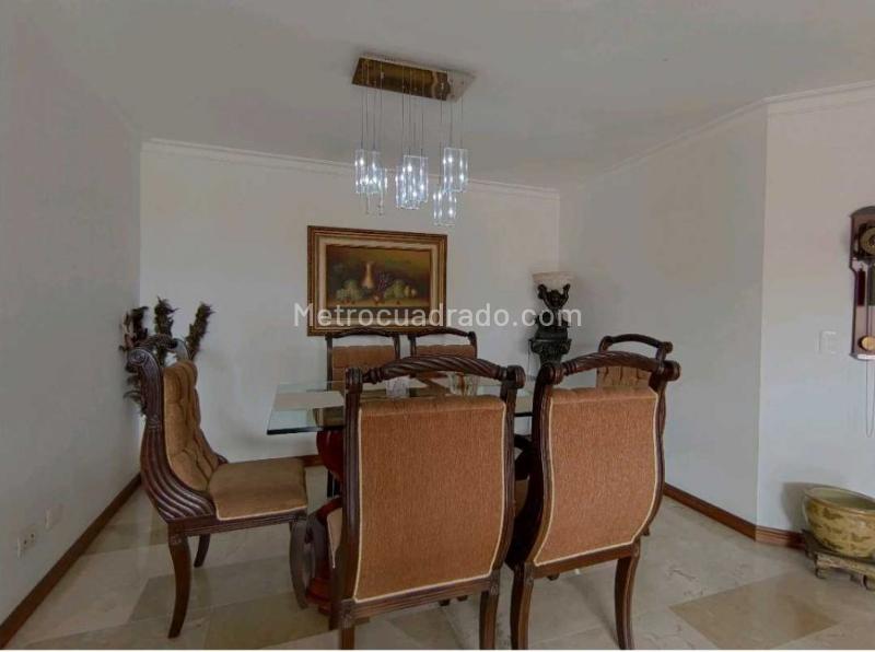 Spacious 3BR Apartment with Service Room in Laureles - 7