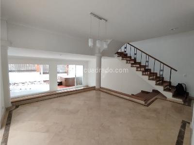 Casa de 3 alcobas en venta en El Poblado, Medellín, 230 m² · foto 2 de 20