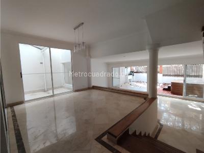 Casa de 3 alcobas en venta en El Poblado, Medellín, 230 m² · foto 3 de 20