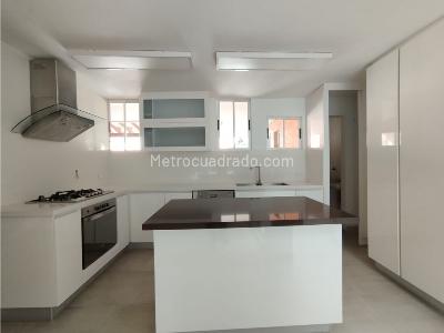 Casa de 3 alcobas en venta en El Poblado, Medellín, 230 m² · foto 8 de 20