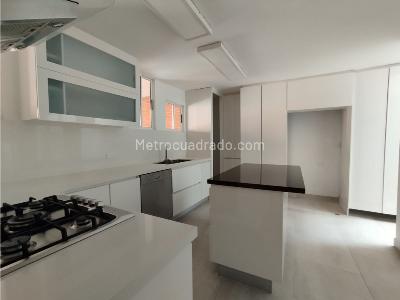 Casa de 3 alcobas en venta en El Poblado, Medellín, 230 m² · foto 9 de 20