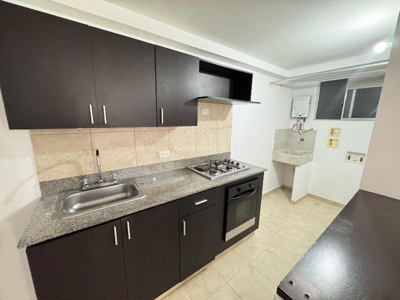 Apartamento de 3 Alcobas en Ciudad del Río con Balcón - 2