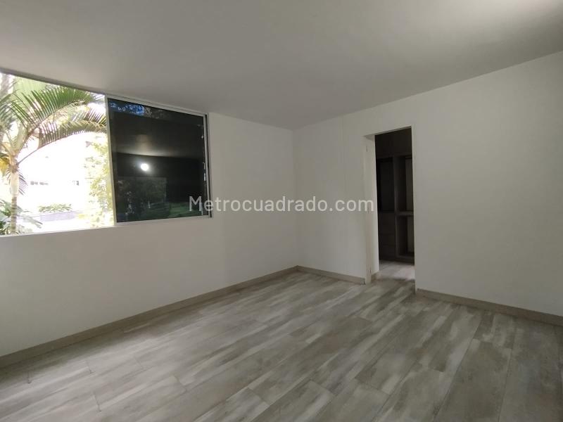Spacious 4BR Apartment in El Tesoro - 4