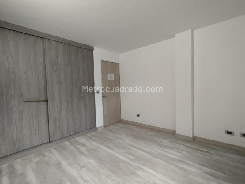 Spacious 4BR Apartment in El Tesoro - 6