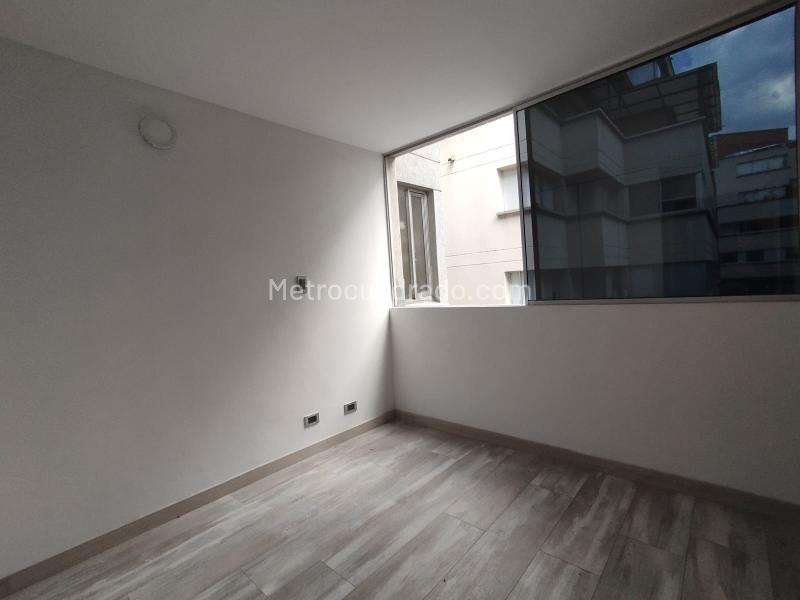 Spacious 4BR Apartment in El Tesoro - 9