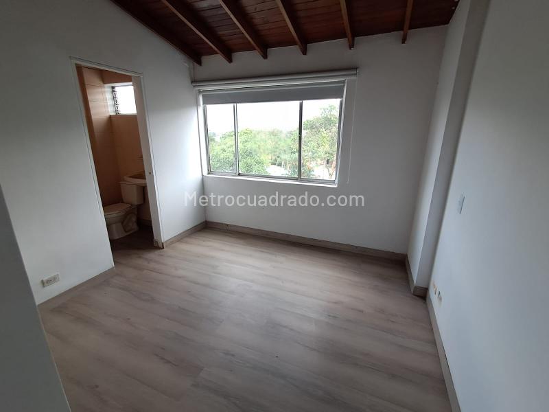 Spacious 3BR Apartment in San Bernardo - 3