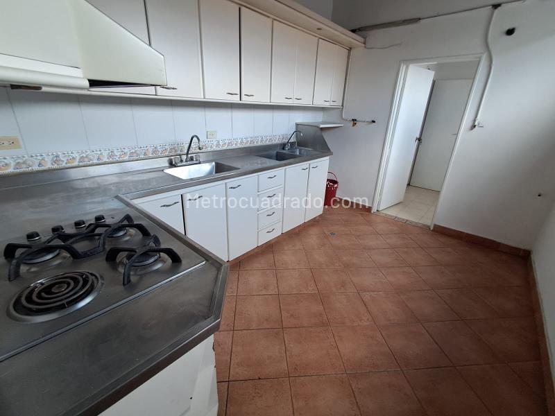 4BR Apartment with 3 Baths in San Bernardo - 4