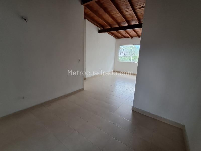 4BR Apartment with 3 Baths in San Bernardo - 6