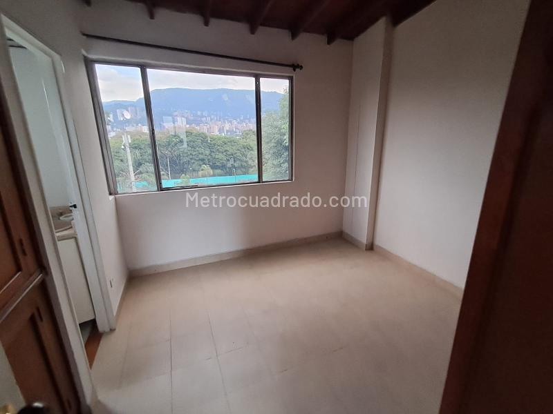 4BR Apartment with 3 Baths in San Bernardo - 9