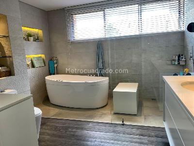 Apartamento de 3 alcobas en arriendo en Las Lomas, Medellín, 315 m² · foto 17 de 20