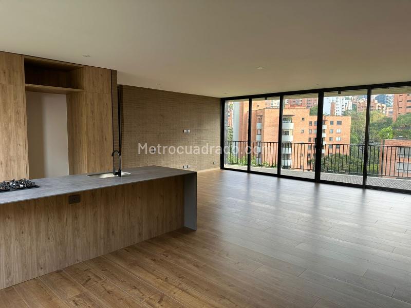Apartamento Nuevo de 2 Alcobas en Vizcaya, El Poblado - 3