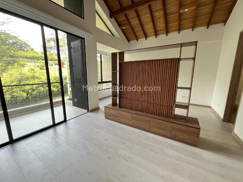 1BR Apartment in El Retiro (73 m²) - 2