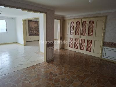 Apartamento de 5 alcobas en venta en Parque Bolivar, Medellín, 236 m² · foto 2 de 19