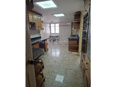 Apartamento de 5 alcobas en venta en Parque Bolivar, Medellín, 236 m² · foto 5 de 19
