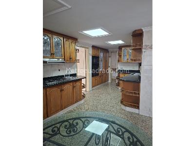 Apartamento de 5 alcobas en venta en Parque Bolivar, Medellín, 236 m² · foto 6 de 19