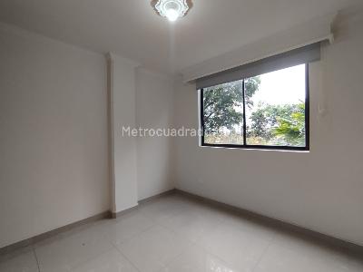 Apartamento de 3 alcobas en arriendo en Loma Del Indio, Medellín, 87 m² · foto 2 de 20