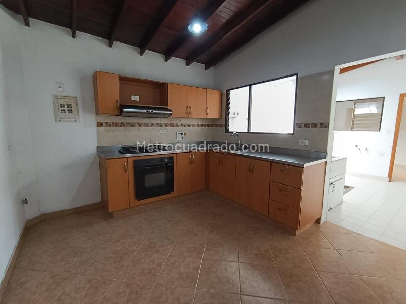 Versatile 4BR House in La Castellana - 2