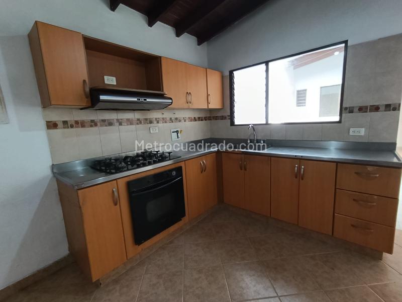 Versatile 4BR House in La Castellana - 4